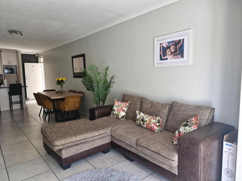 2 Bedroom Property for Sale in Loevenstein Western Cape